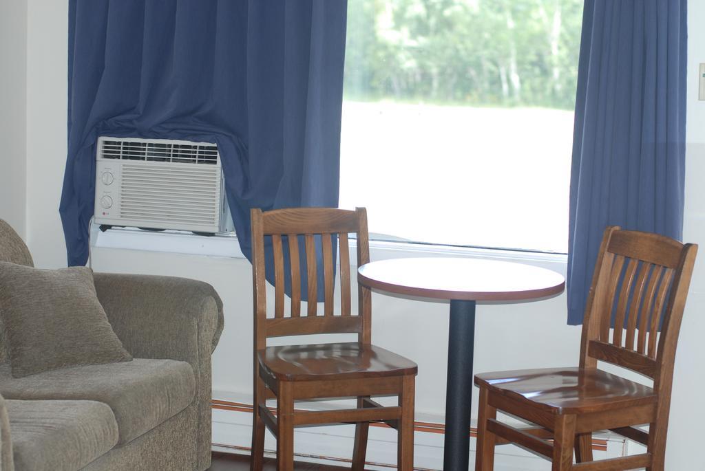 Tantramar Motel Саквил Екстериор снимка