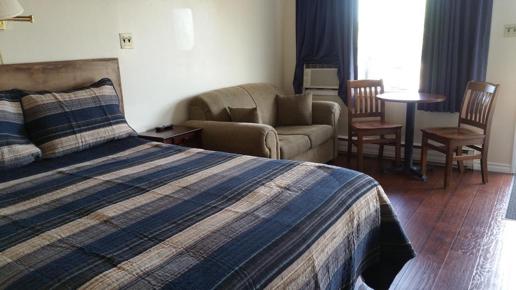 Tantramar Motel Саквил Екстериор снимка