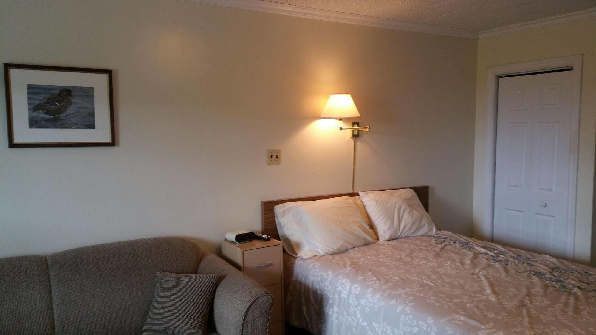 Tantramar Motel Саквил Екстериор снимка